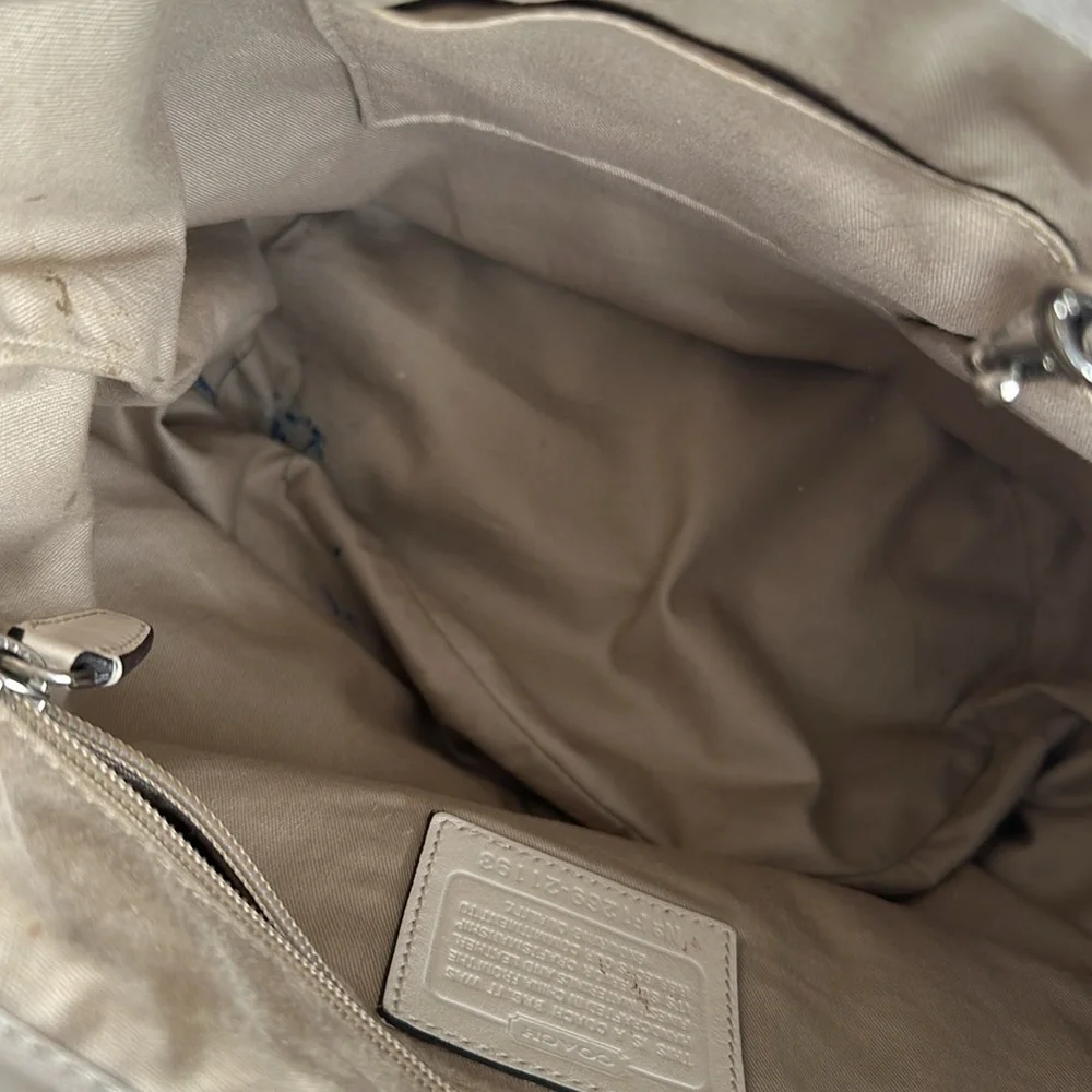 Nice Coach leather bag in cream. Good size with plenty  room - Picture 8 of 14